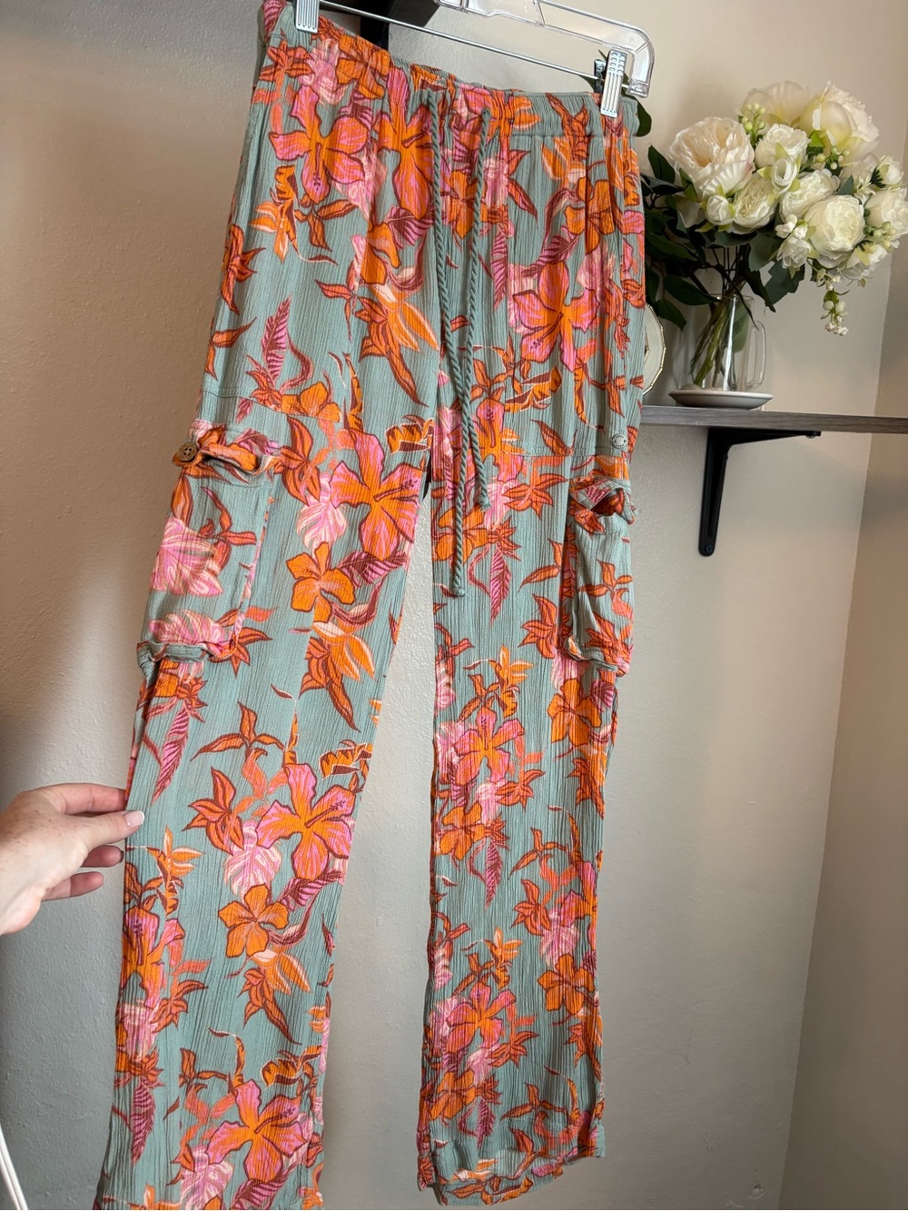 Roxy Flowy Floral Cargo Pants XS with Pink & Orange Blooms